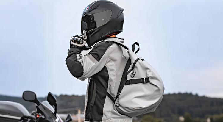 Zaino moto: come sceglierlo e come si regola sulle spalle 10